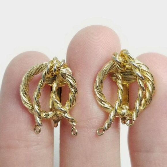 Vintage Gold Tone Rope Twist Knot Shape Clip on Earrings, Minimal Classic Style - Picture 1 of 6
